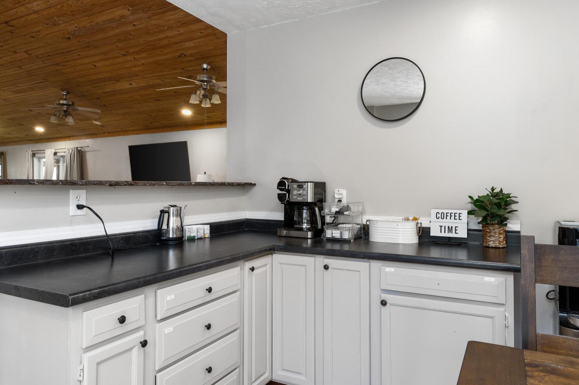 Spacious Cabin Near Hocking Hills And Caves With Hot Tub And Firepit Laurelville Esterno foto