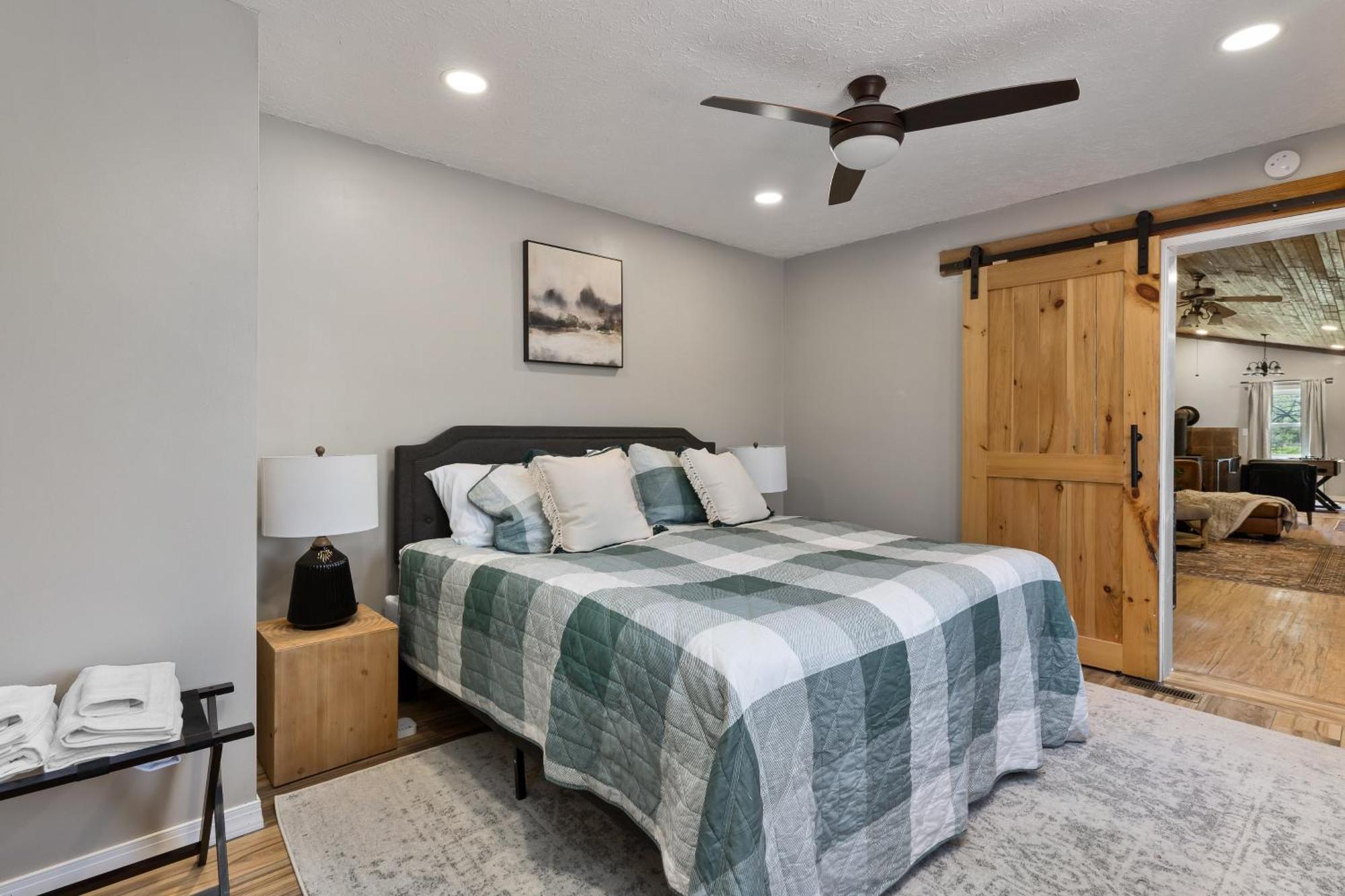 Spacious Cabin Near Hocking Hills And Caves With Hot Tub And Firepit Laurelville Esterno foto