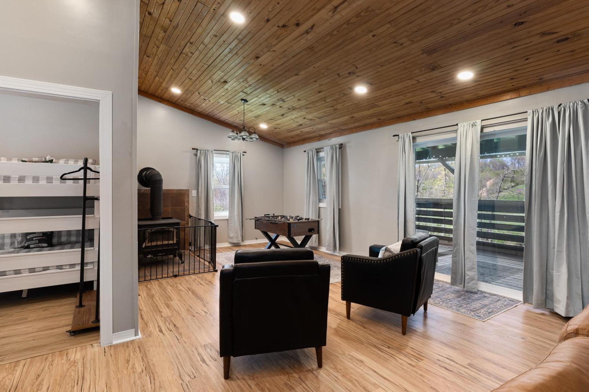 Spacious Cabin Near Hocking Hills And Caves With Hot Tub And Firepit Laurelville Esterno foto